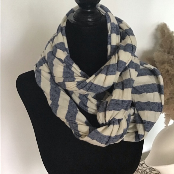 Splendid Super stylish striped scarf - Picture 2 of 5
